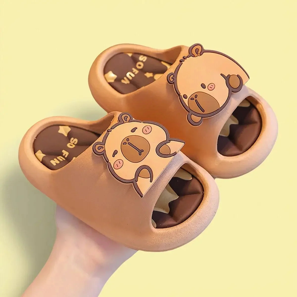 Chaussons Enfant Capybara : Confort et Éléganse pour Petits Pieds