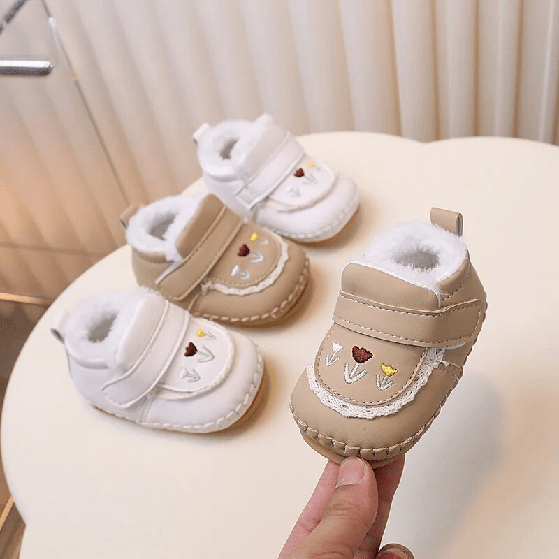 Chaussons Bébé en Cuir Doux & Élégants