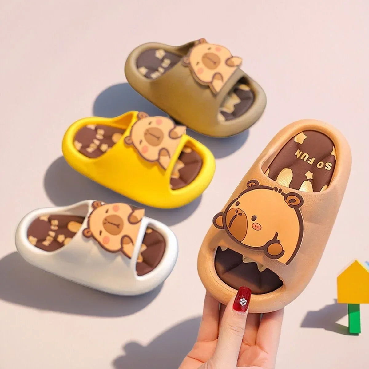 Chaussons Enfant Capybara : Confort et Éléganse pour Petits Pieds